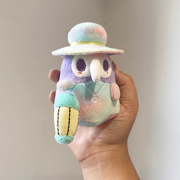 Peluche Micro Squishable – Docteur de la Peste Tie-Dye