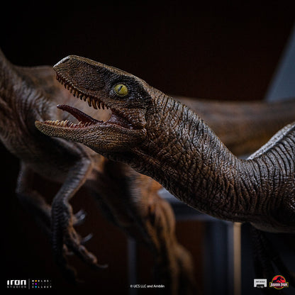 Statue Raptors at the Kitchen's Door - Jurassic Park - Art Scale 1/10 - Jurassic World