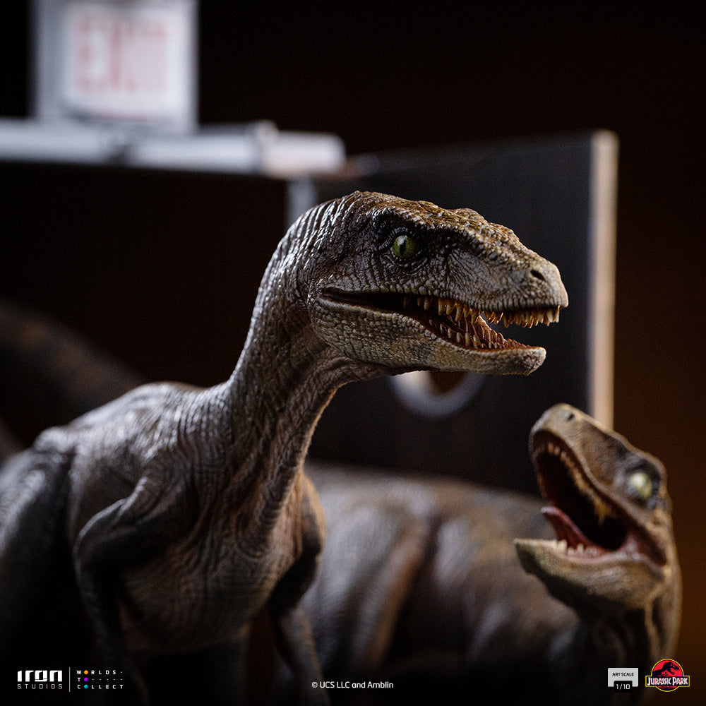 Statue Raptors at the Kitchen's Door - Jurassic Park - Art Scale 1/10 - Jurassic World