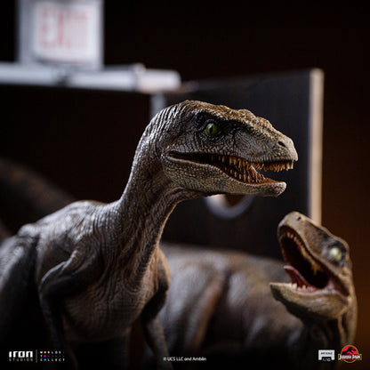 Statue Raptors at the Kitchen's Door - Jurassic Park - Art Scale 1/10 - Jurassic World