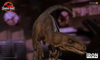 Statue Kauernder Velociraptor - Jurassic Park - Art Scale 1/10