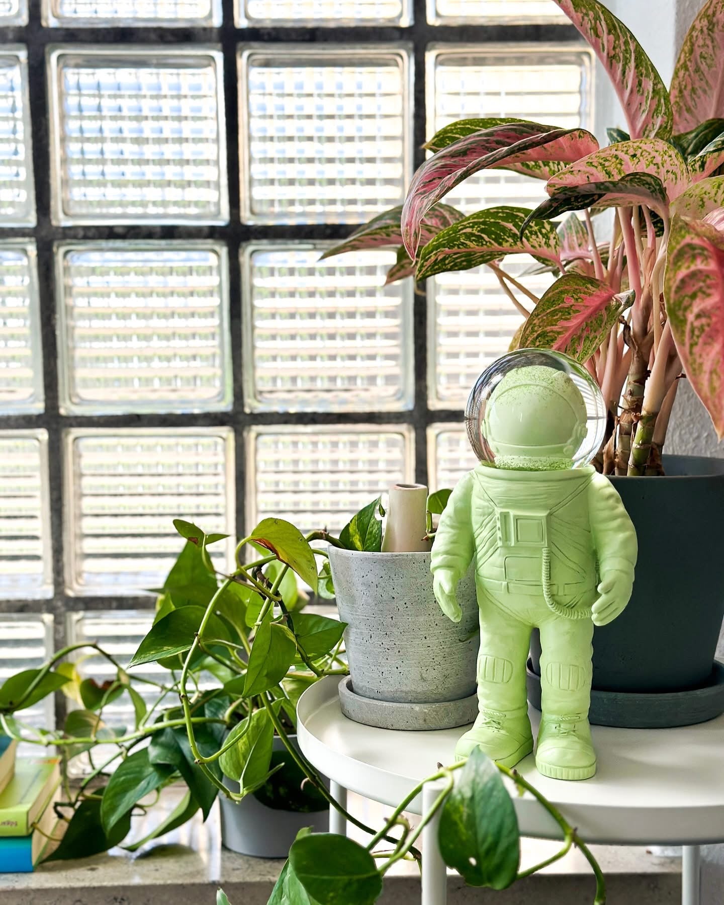 Grüne Astronauten-Schneekugel