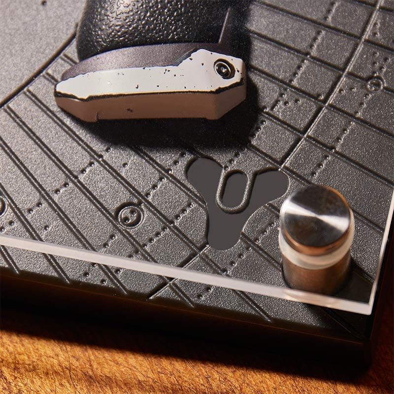 Plaque Réplique Destiny Exotic Armory Collection "Ace of Spades"