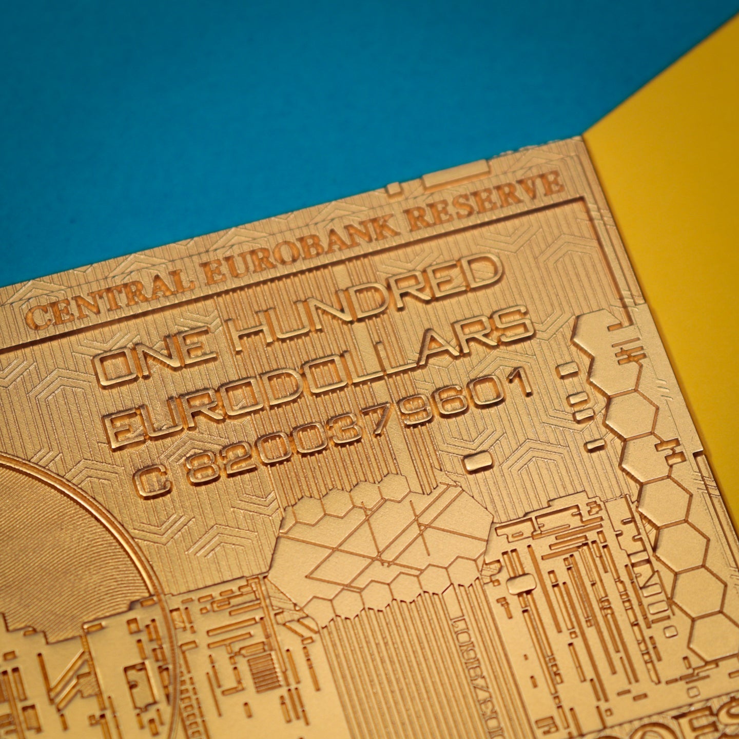 Réplique collector Cyberpunk 2077 - 24k Gold Plated Metal Eurodollar