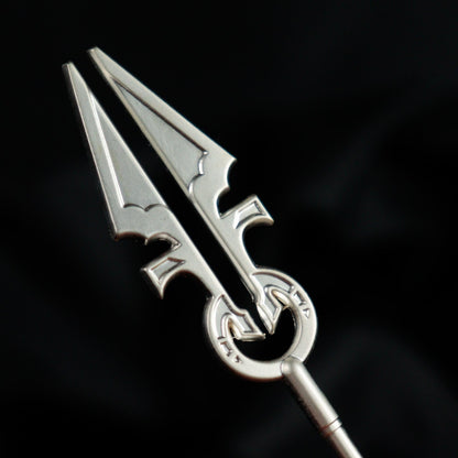 Réplique collector Magic: The Gathering - .999 Silver Plated Avacyn's Moonsilver Spear Mini