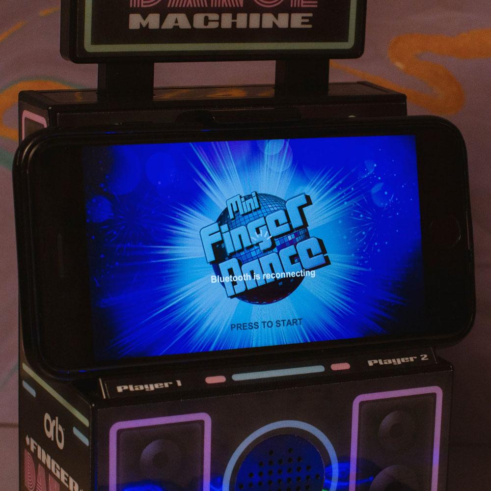 Fingertanzmaschine – Retro-Arcade 